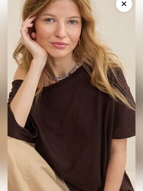 Aerie Off The Shoulder Oversized Boyfriend T-Shirt in XS Dark Brown